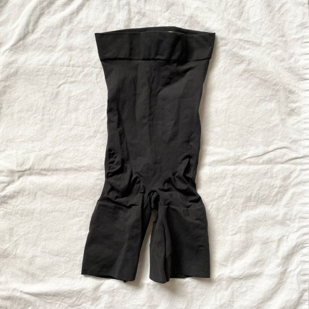 SKIMS Everyday Sculpt High-Waisted Mid-Thigh Shapewear Short Black XXS